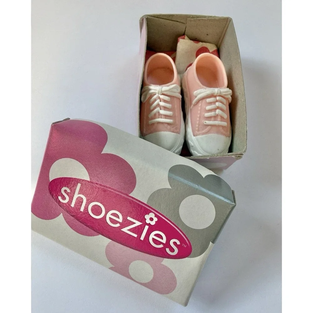 Hasbro Shoezies Clean Sweep Pink Sneakers Shes Got Style 2000 Doll Shoes Box